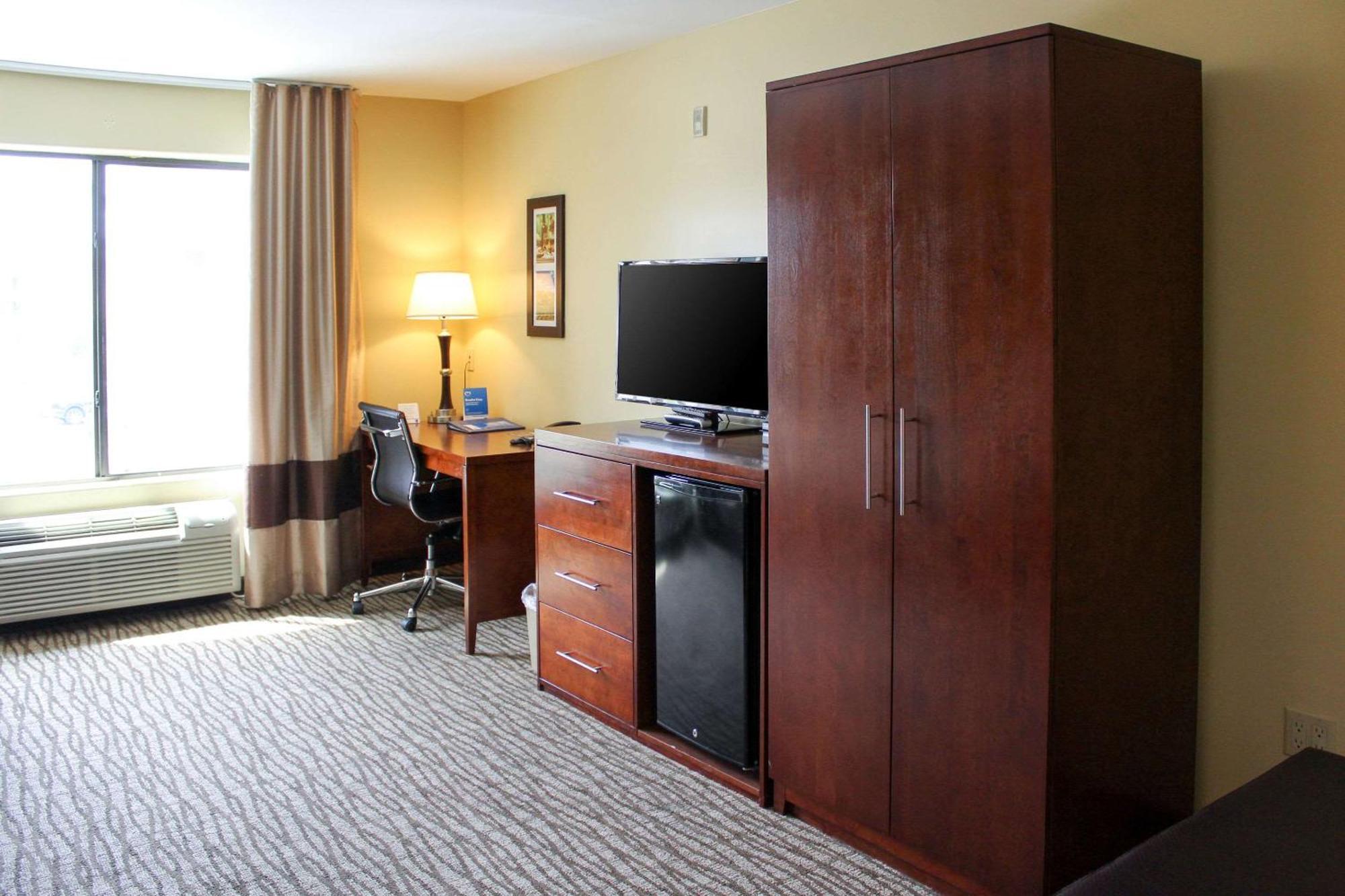 Comfort Near Fairplex 3*